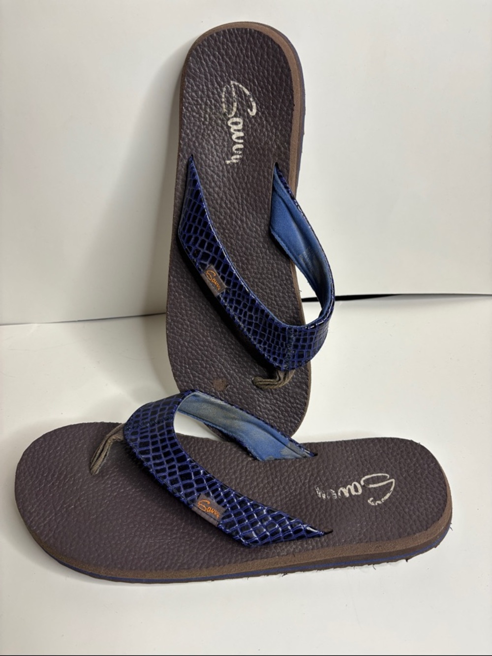Savvy size 10 Women's Blue Croc-Texture Flip Flop Sandals - Picture 3 of 9